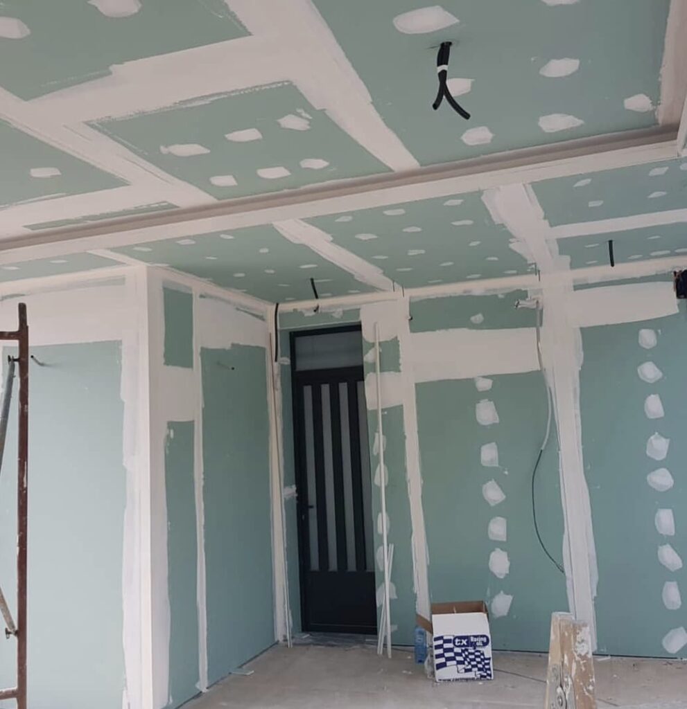Alisado y decoración de paredes interiores en A Coruña